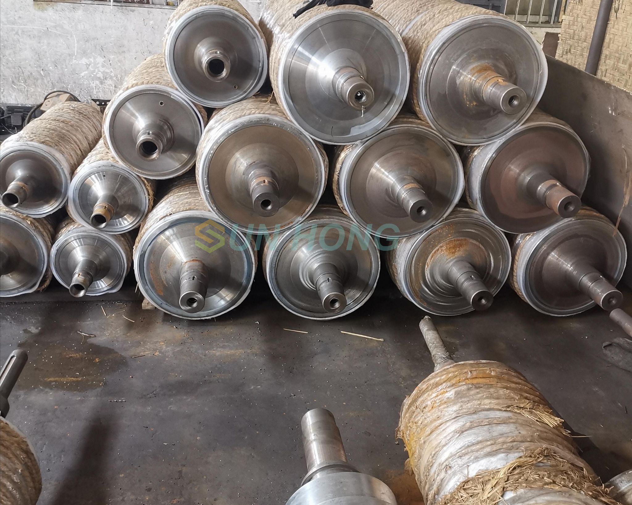 Máy giấy cuộn mềm cứng