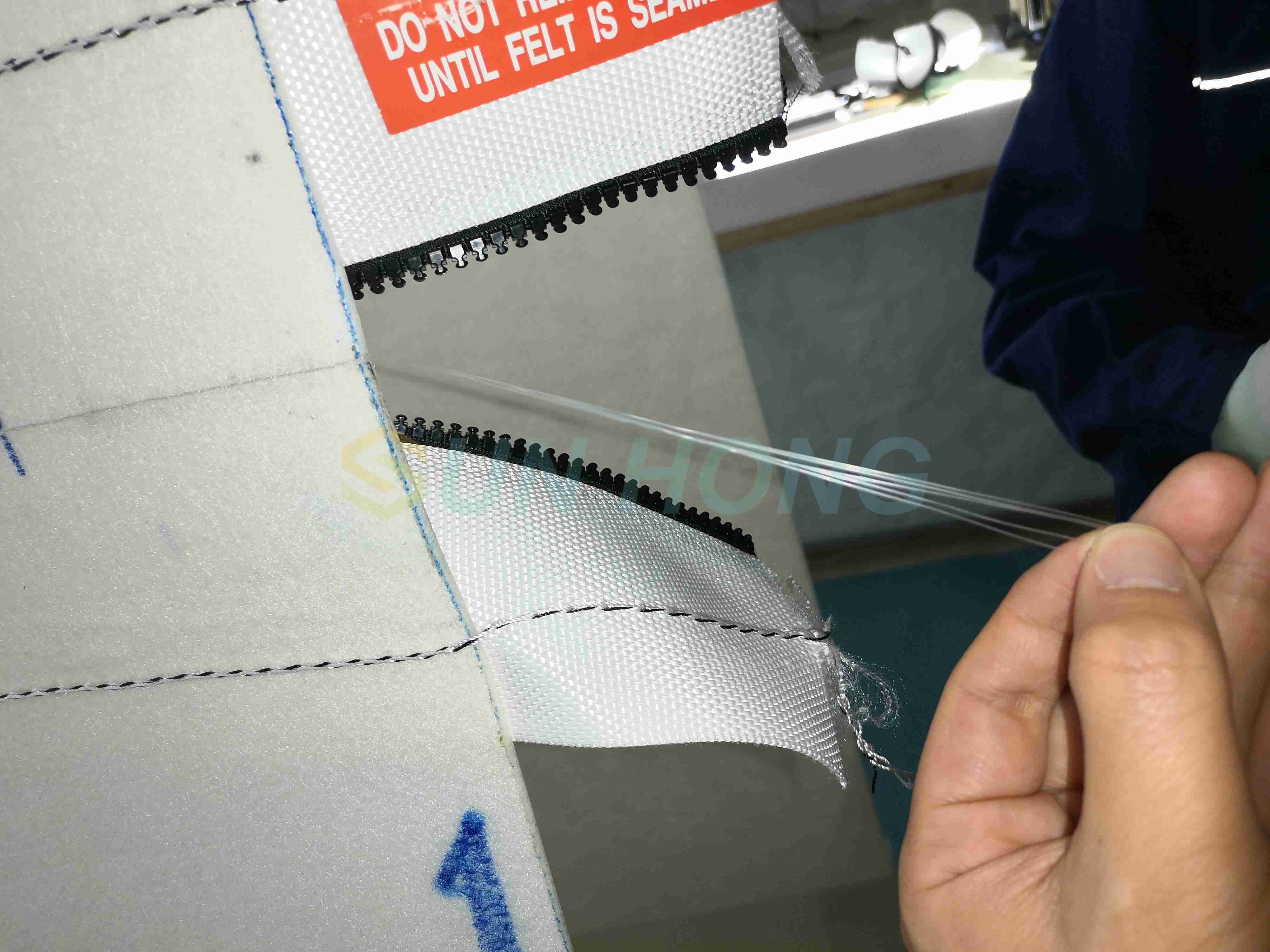 Máy viết quần áo có may cảm thấy