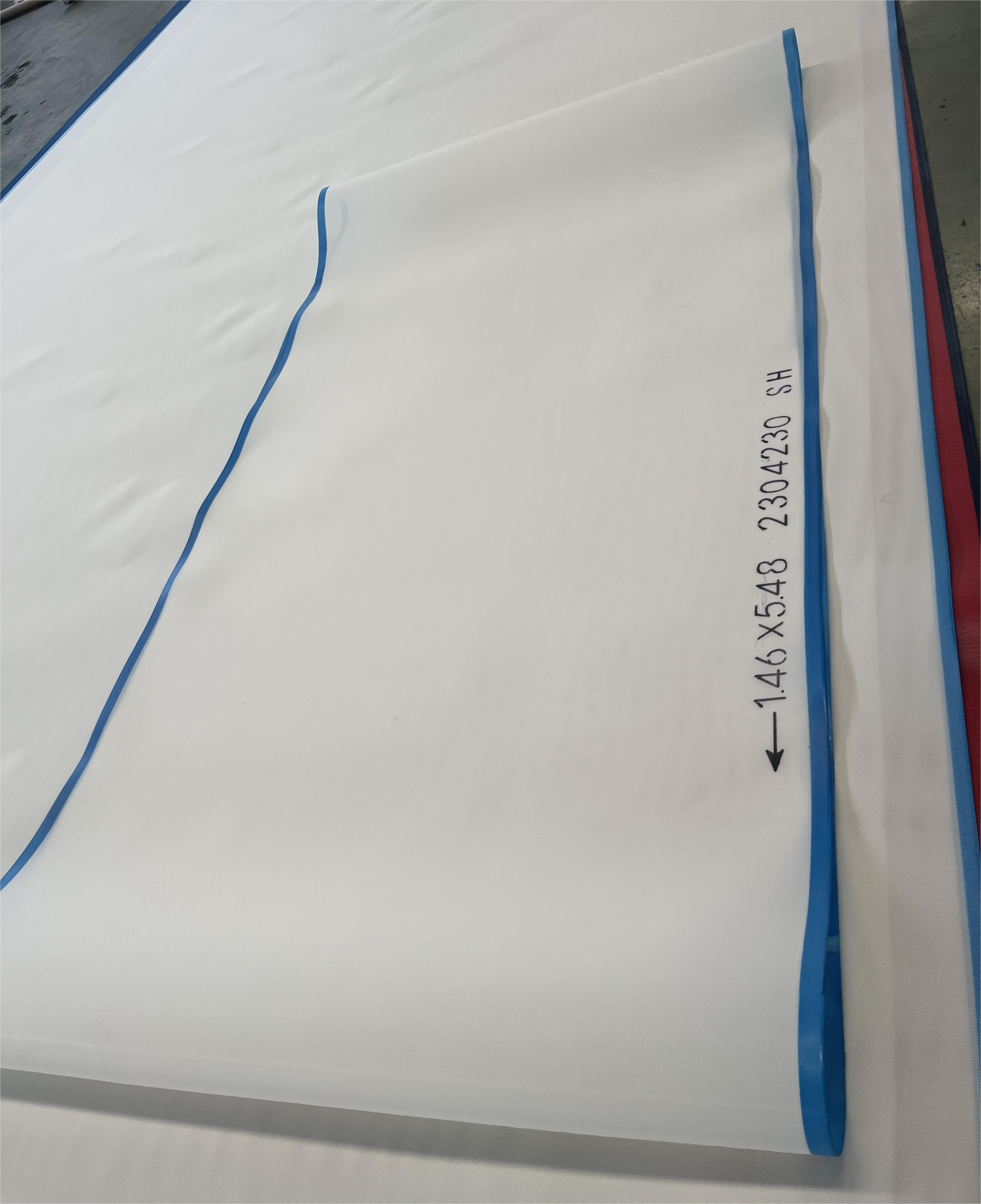 vải dệt trơn polyester