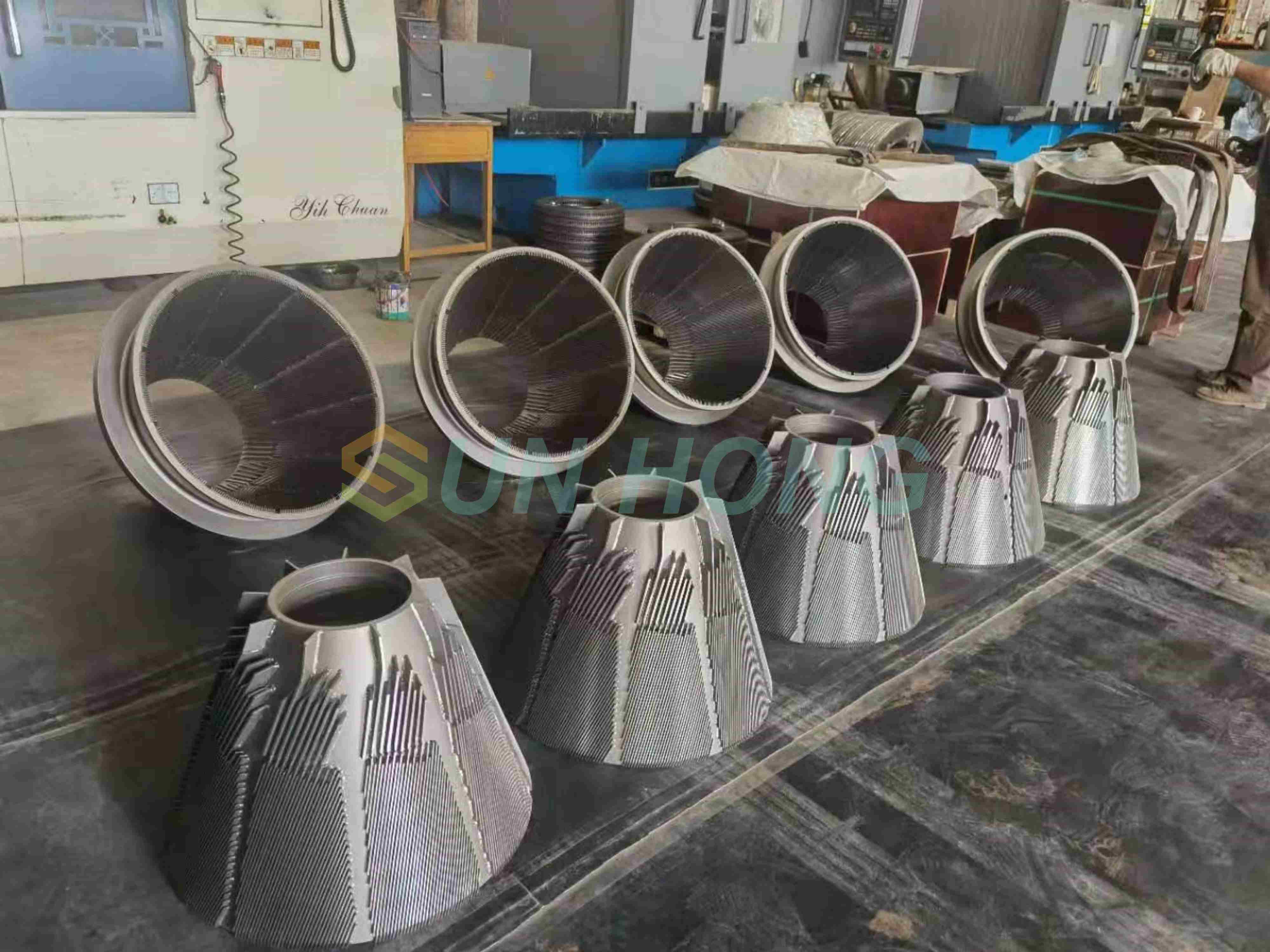 Tấm tinh chế hình nón
