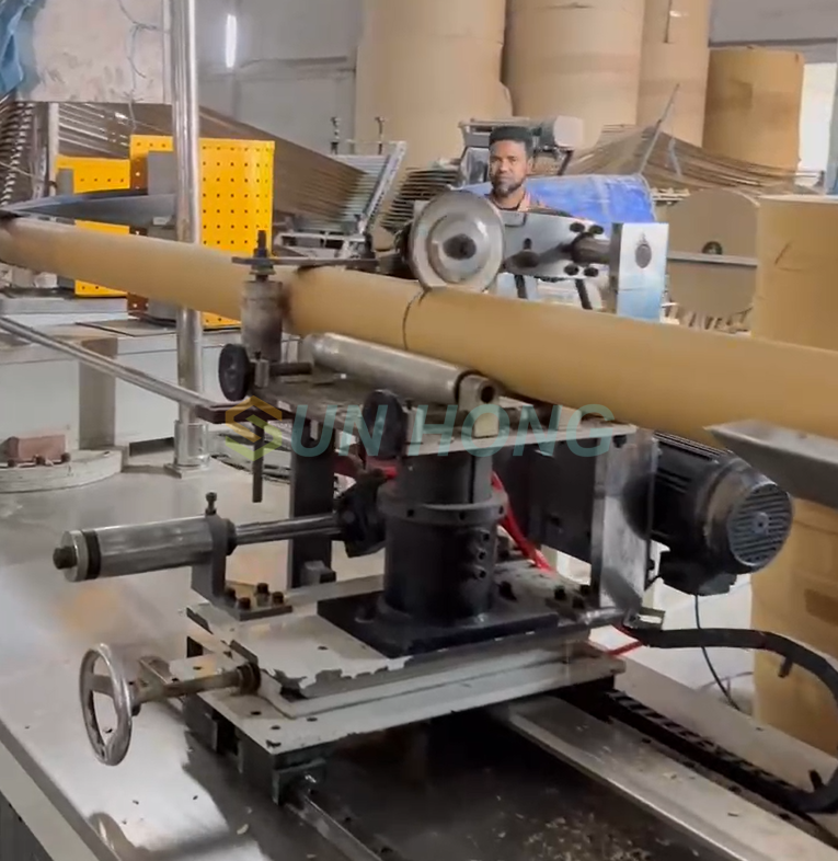 Bốn máy ống giấy CNC đầu