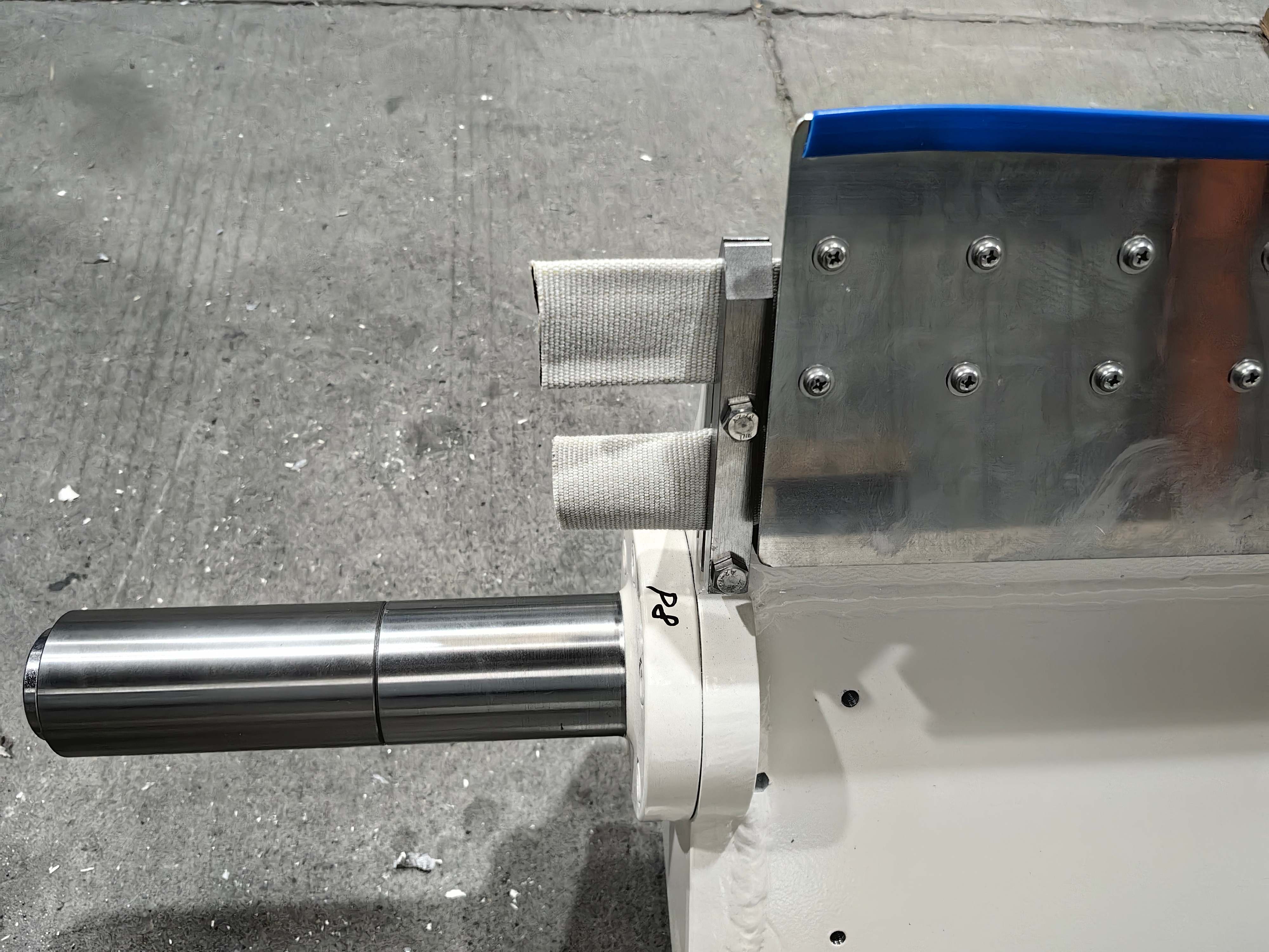 người giữ lưỡi b&aacute;c sĩ.jpg