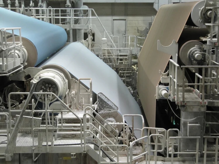 Làm thế nào để nhặt tờ giấy từ vải định hình để ép nỉ?