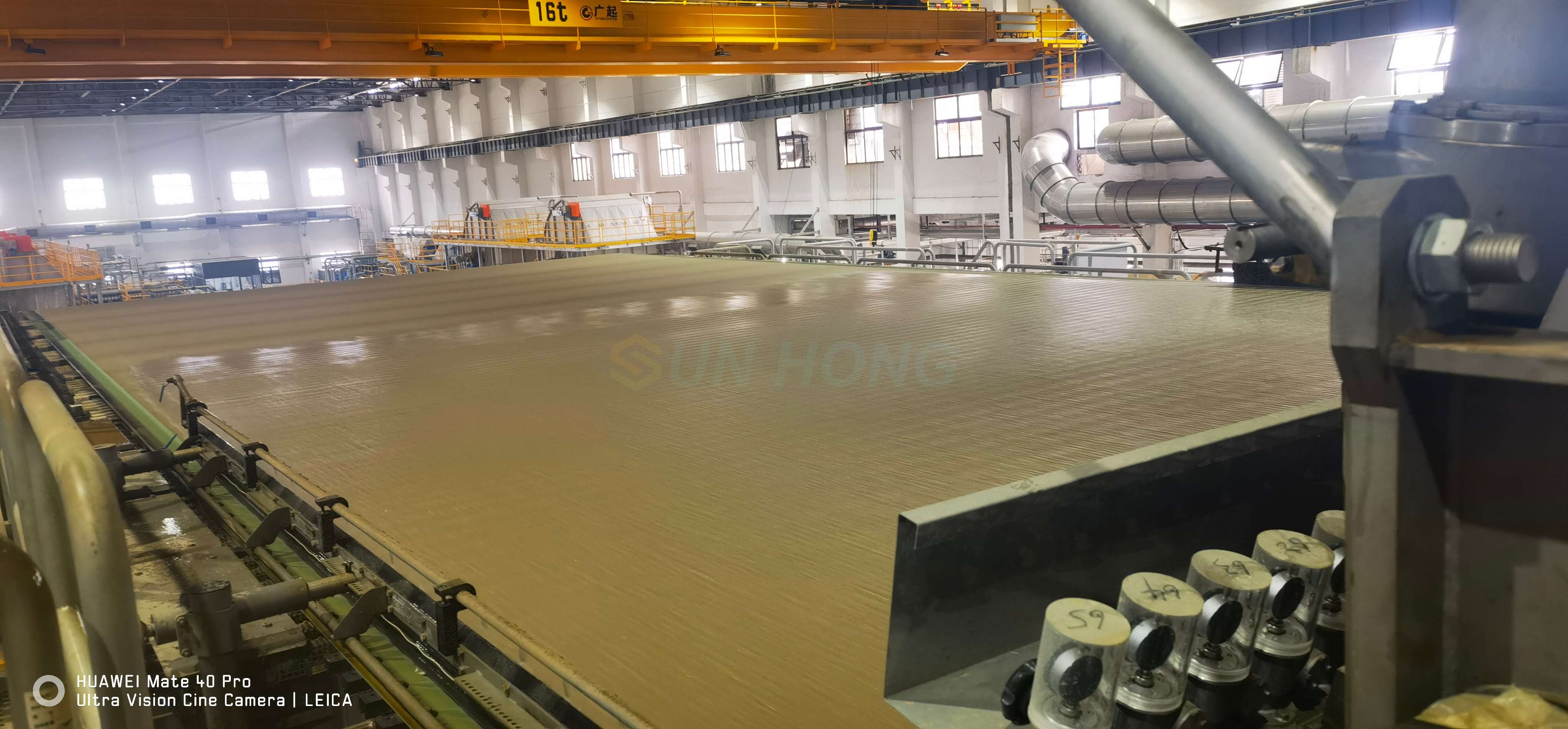 tạo h&igrave;nh vải tr&ecirc;n m&aacute;y giấy