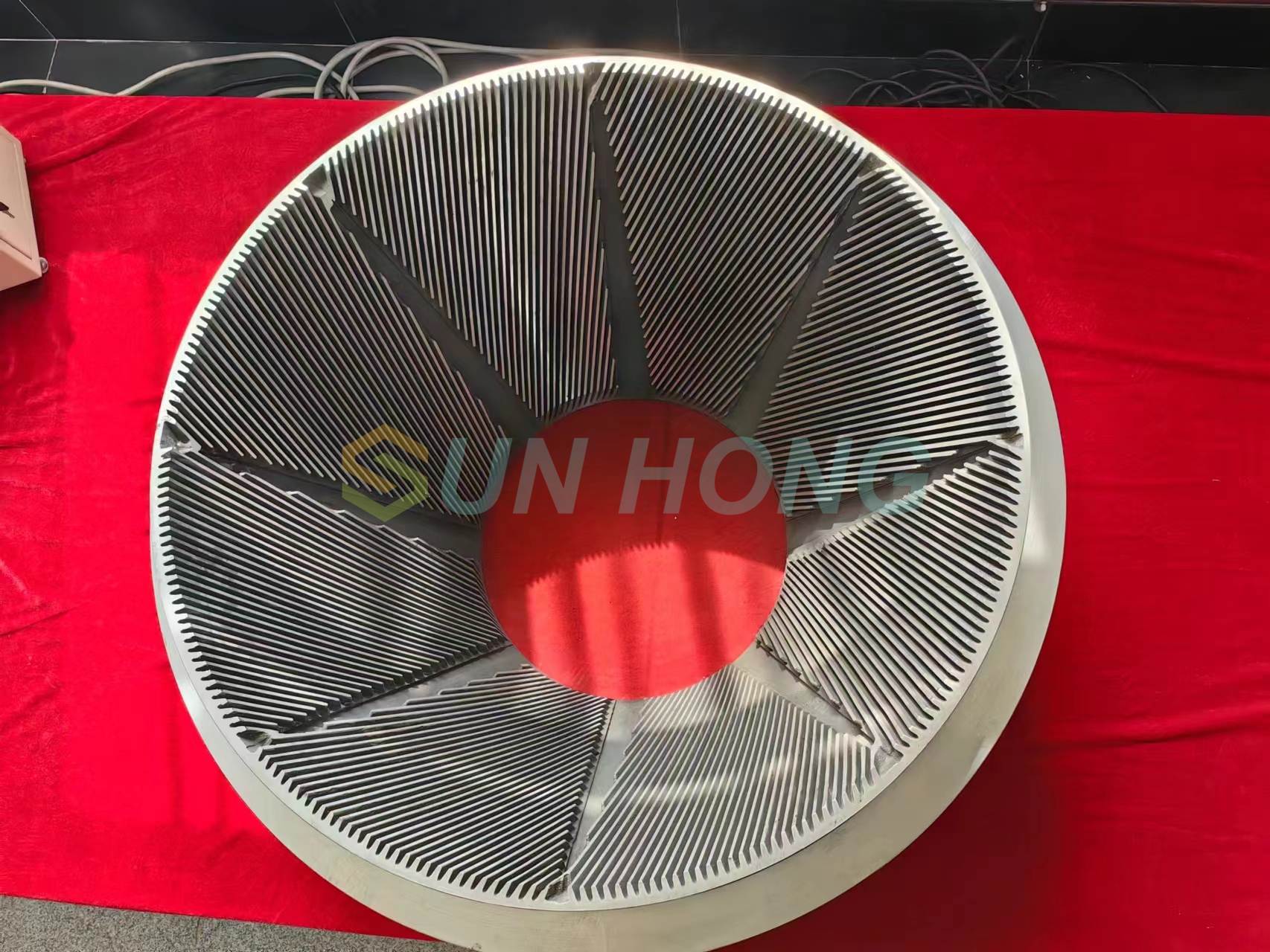 Tấm tinh chế hình nón