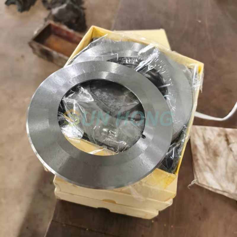 Lưỡi áo tròn rạch bằng bìa cứng